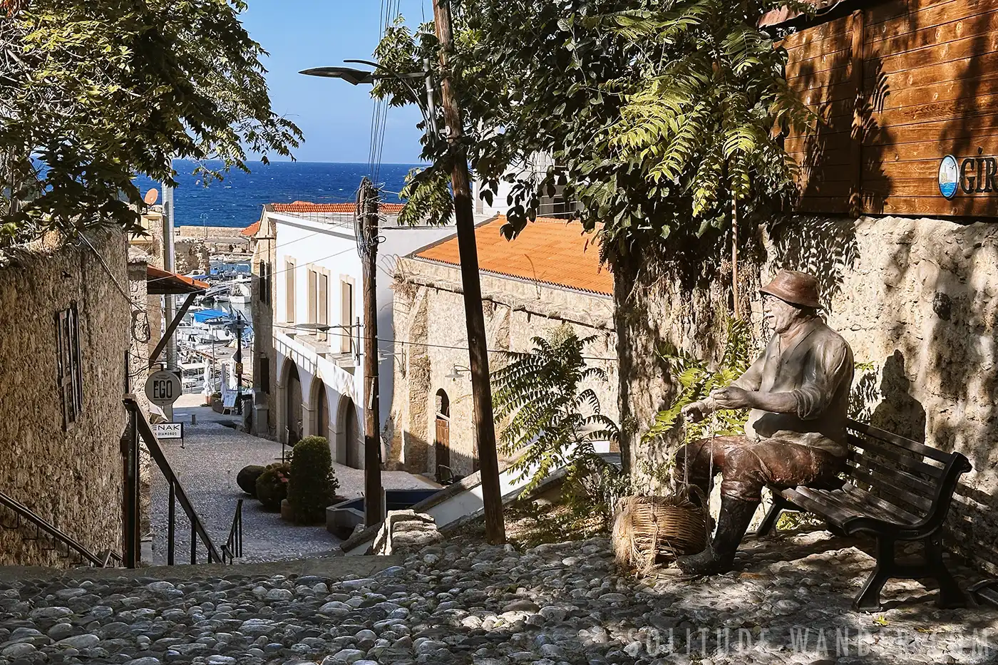 Kyrenia-Way-to-port