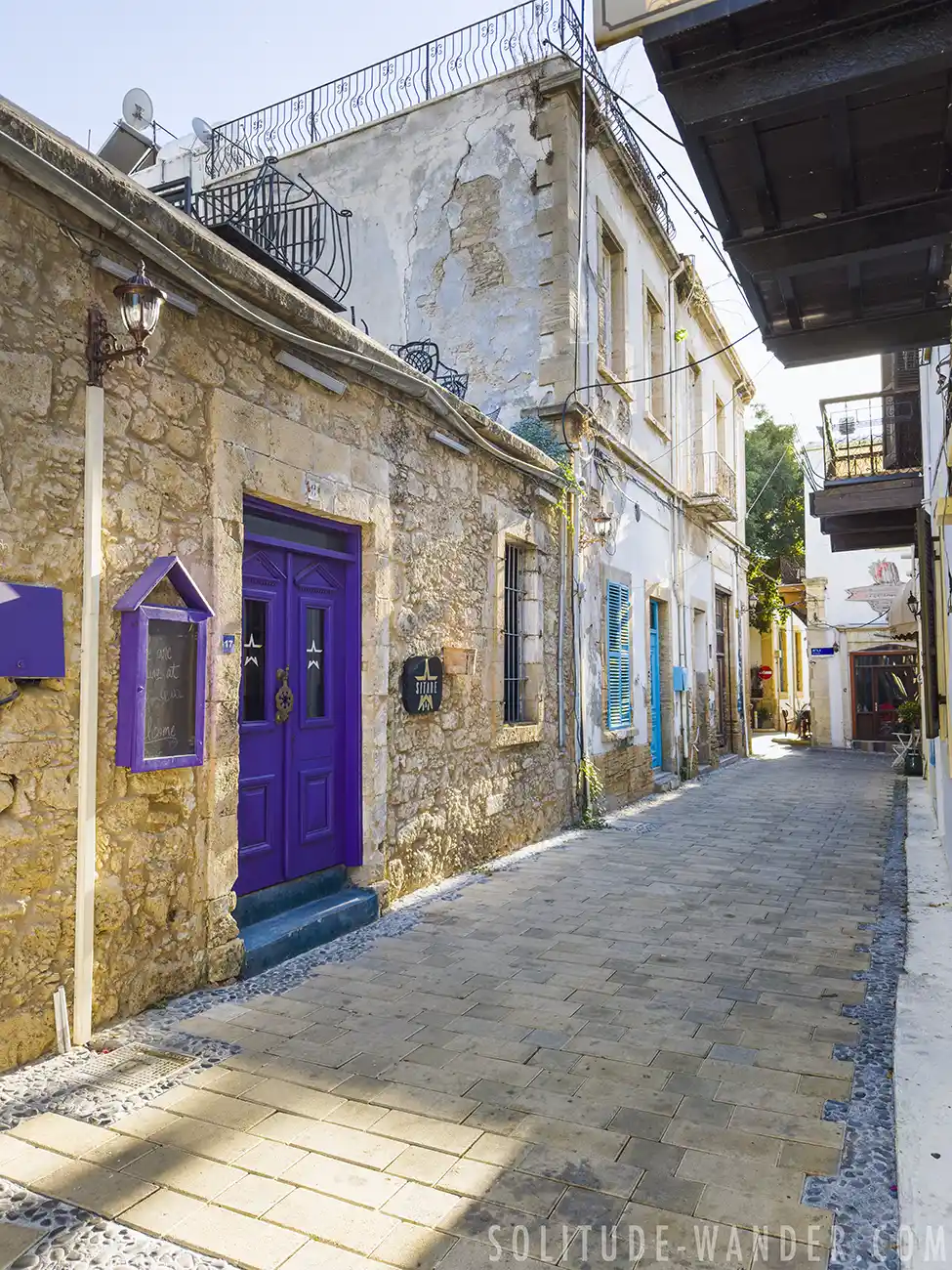Kyrenia_street_old-town